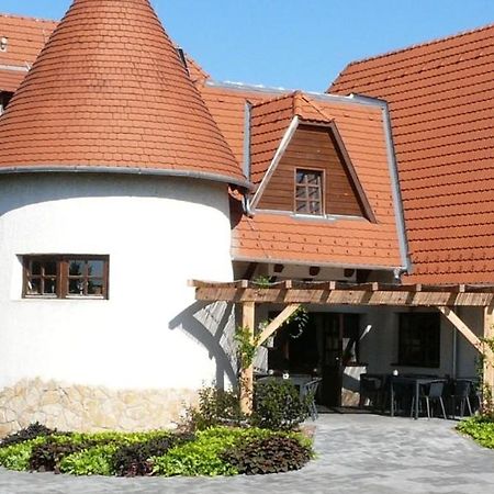Kadarta Vendeglo Panzio Bed & Breakfast Veszprém Dış mekan fotoğraf