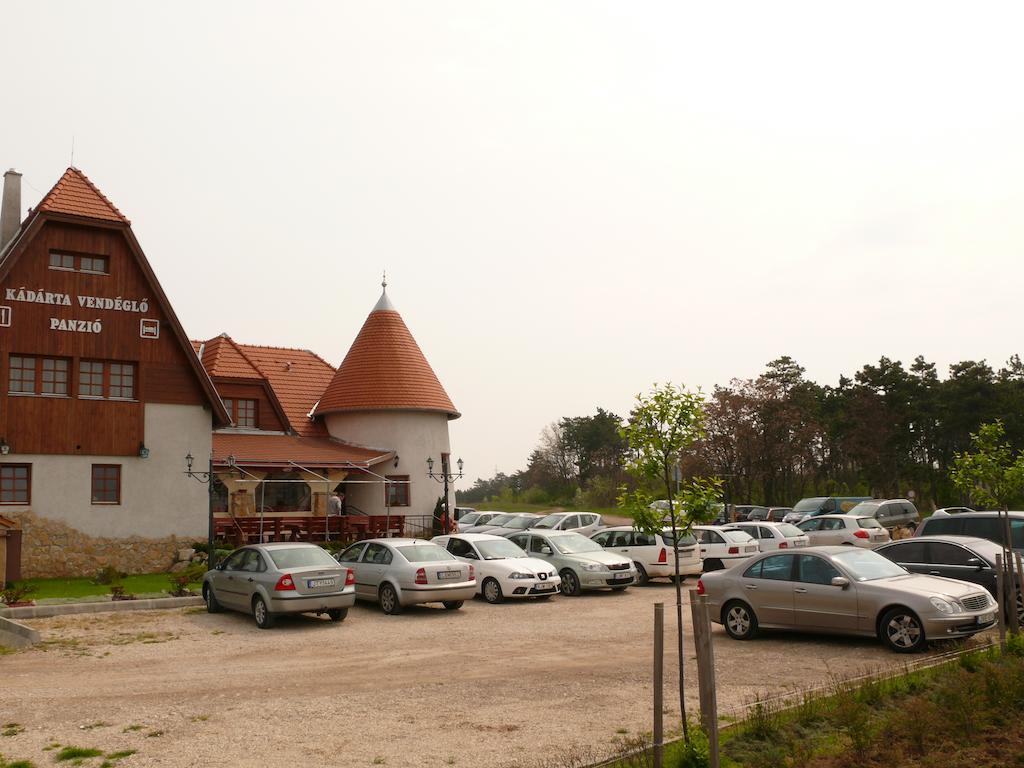 Kadarta Vendeglo Panzio Bed & Breakfast Veszprém Dış mekan fotoğraf
