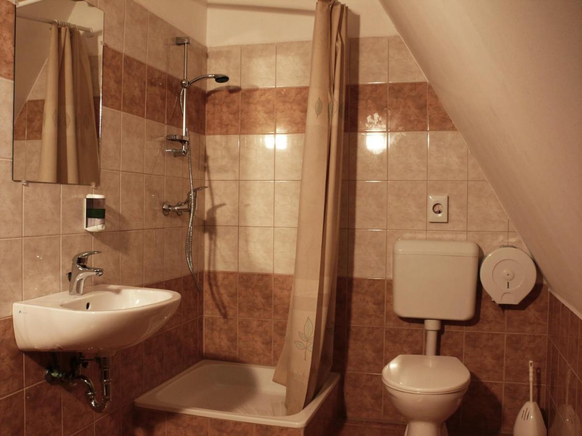 Kadarta Vendeglo Panzio Bed & Breakfast Veszprém Dış mekan fotoğraf