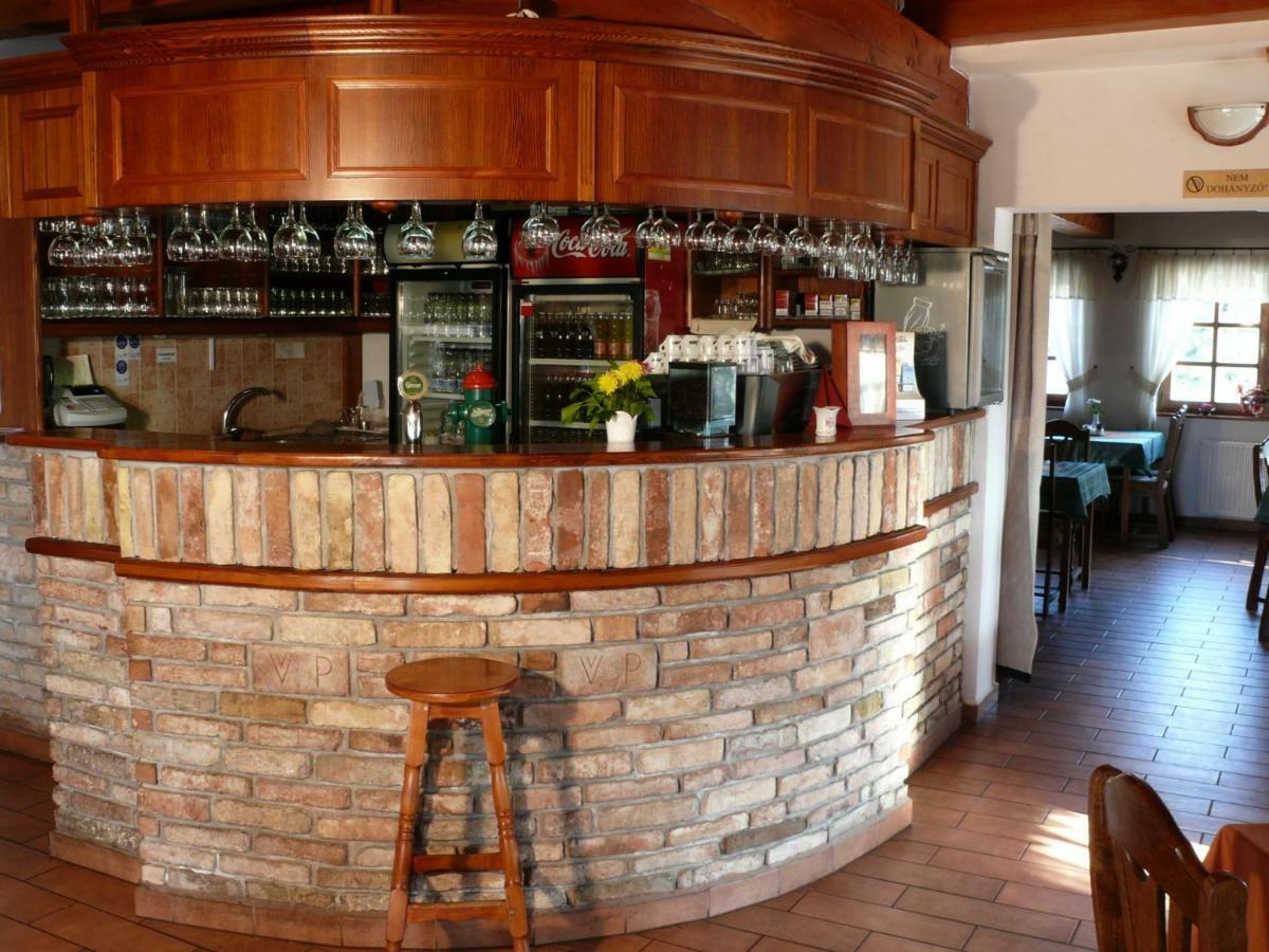 Kadarta Vendeglo Panzio Bed & Breakfast Veszprém Dış mekan fotoğraf